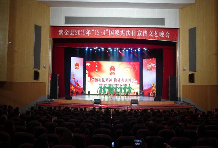 快板表演《宪法精神放光芒》